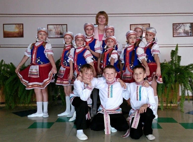 Номер художественной самодеятельности в школе. Номера самодеятельности. Номер художественной самодеятельности. Номер художественной самодеятельности на новый год в школе. Белорусский танец для детей начальная школа.